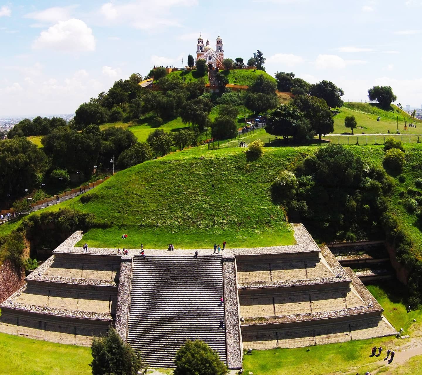 Maior pirâmide do mundo - Pirâmide de Tepanapa - também conhecida como a Grande Pirâmide de Cholula ou Tlachihualtepetl