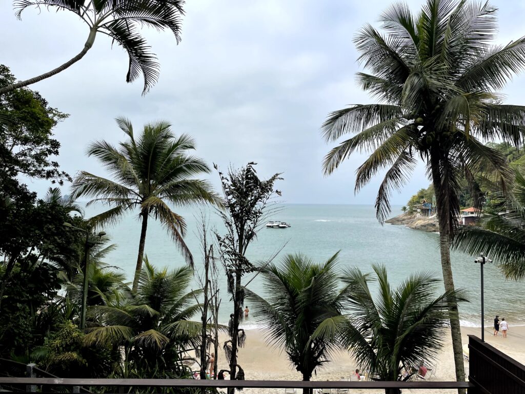 Praia Sorocotuba - Guarujá - Foto arquivo pessoal de Rebecca Aletheia