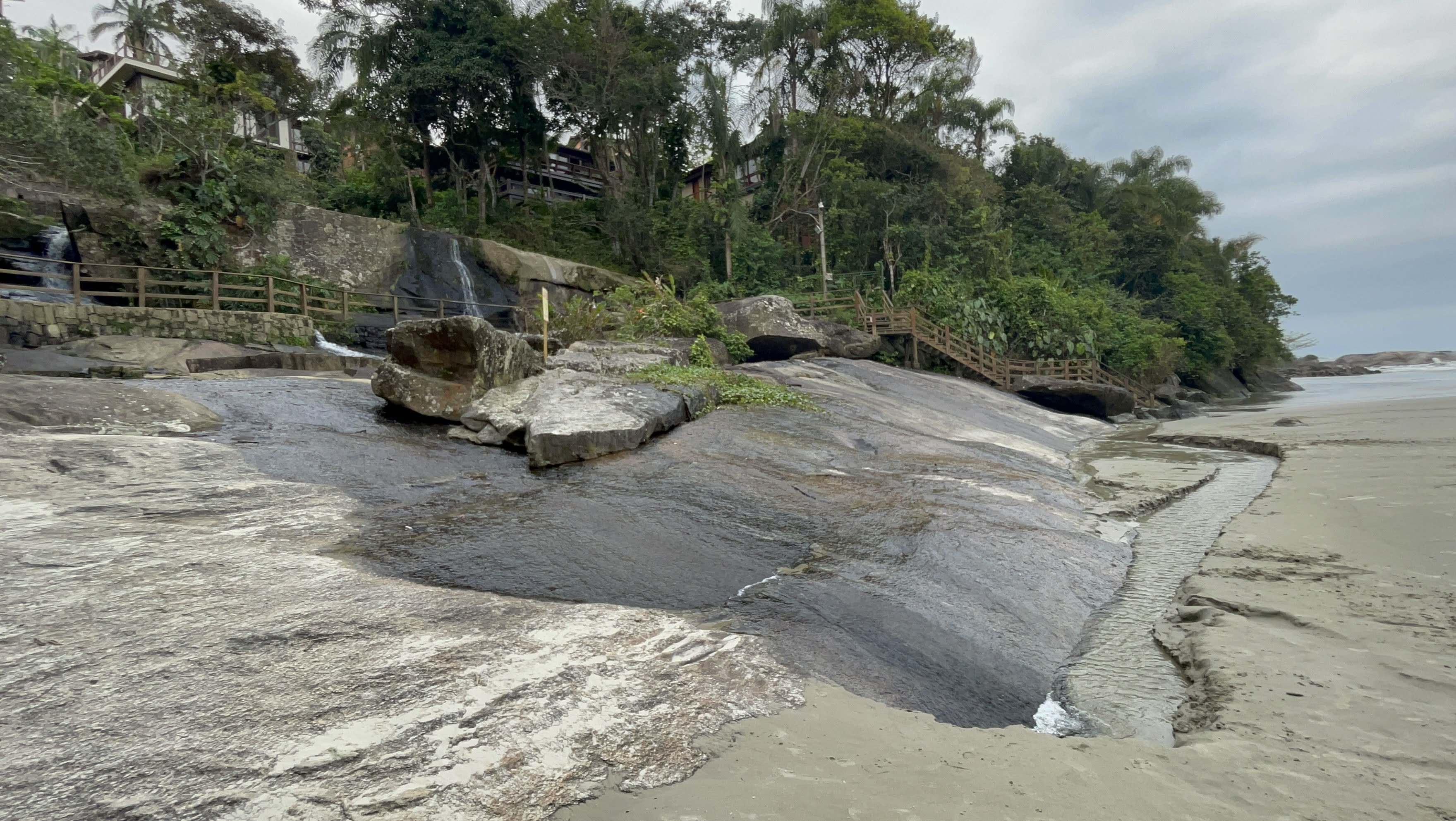 Praia do Iporanga - Guarujá - foto arquivo pessoal de Rebecca Aletheia